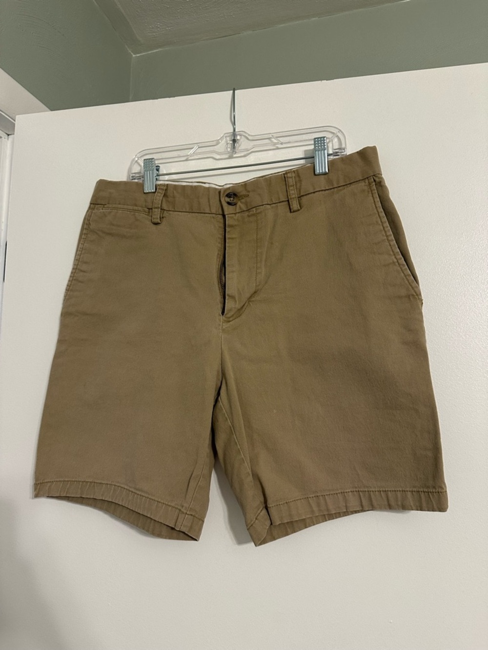 Old Navy Ultimate Slim Built-In Flex Khaki Shorts, Men’s Size 32, Gently Worn